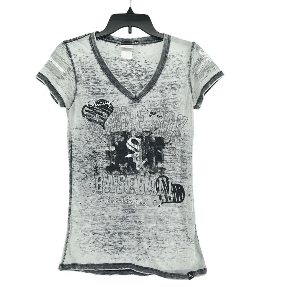 5th & Ocean Women’s Chicago White Sox Black Burnout Baseball Graphic Tee – Small